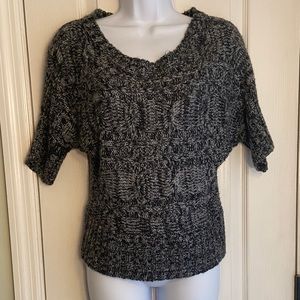 Gray and black quarter sleeve sweater 100% acrylic, size S, Great condition.